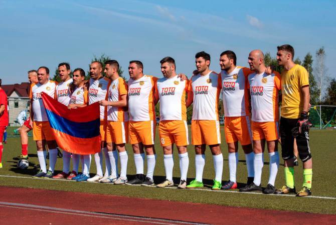 Армянские журналисты вернулись с футбольного турнира в Тбилиси с серебряной 
медалью

