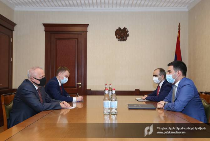 Le président de la commission des recettes de l'État tient une rencontre avec l'Ambassadeur de 
Russie
