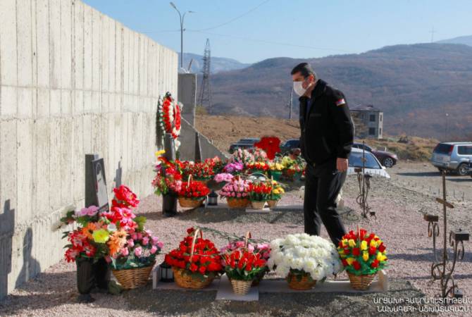 Artsakh Cumhurbaşkanı, Artsakh savaşının şehitleri anısına saygı duruşunda bulundu