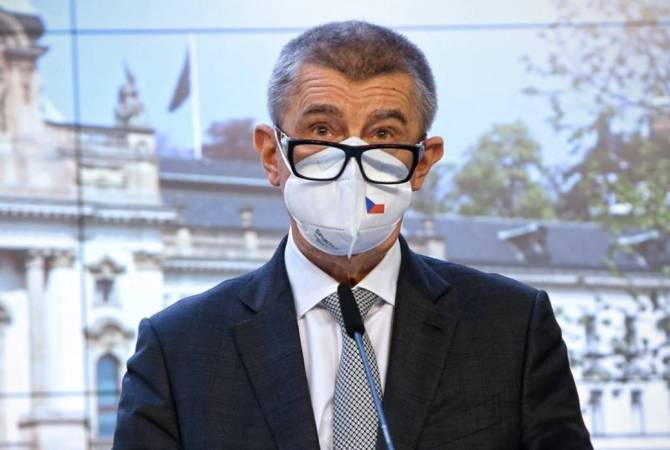  В Чехии правительство премьера Бабиша подало в отставку
 