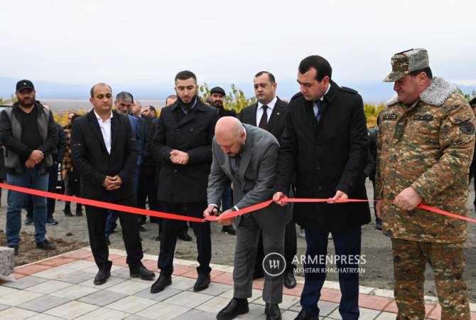 В Ерасхе открыт памятник летчикам «случайно» сбитого Азербайджаном российского 
вертолета

