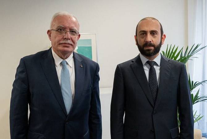 Foreign Minister Ararat Mirzoyan meets with Palestinian counterpart in Paris 