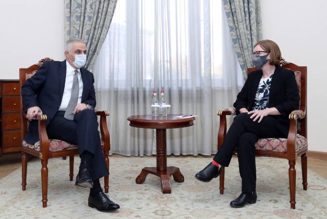  Вице-премьер Мгер Григорян встретился с коллегами из АБР 