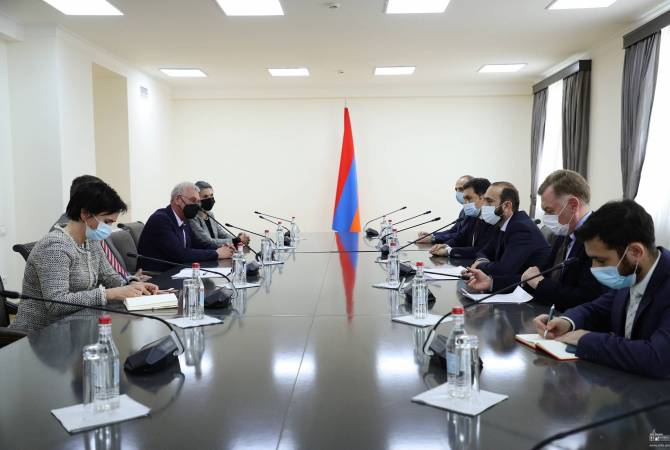 Границы не могут быть изменены посредством силы или угрозы силой: спикер Сейма 
Литвы главе МИД Армении

