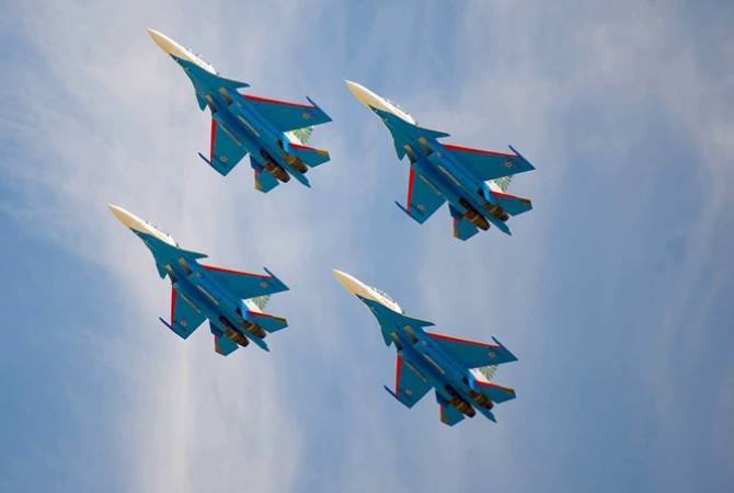 «Витязи» продемонстрировали в небе Еревана мастер-класс по высшему пилотажу