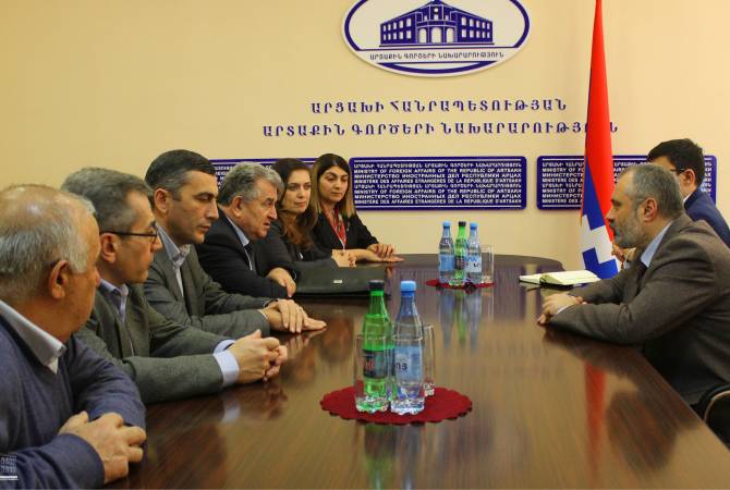Le ministre des Affaires étrangères d'Artsakh reçoit une délégation de l'Académie nationale 