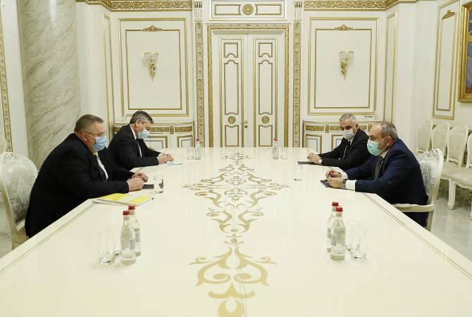 Премьер-министр Пашинян принял заместителя председателя правительства РФ Алексея 
Оверчука