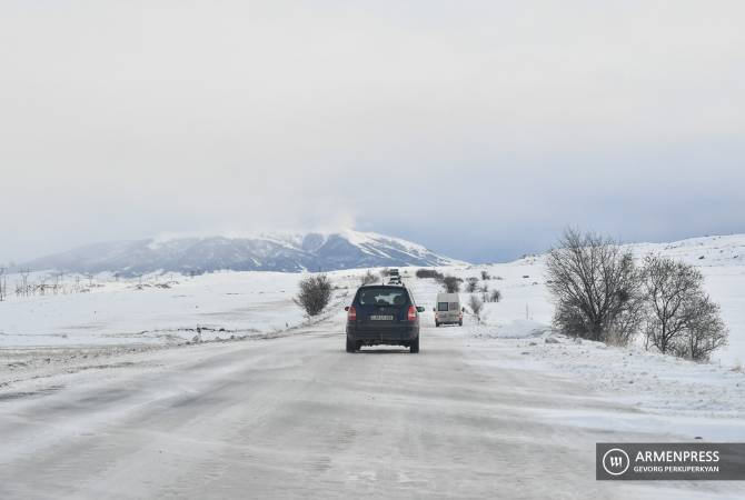 В некоторых районах Армении идет снег, на трассе Горис-Сисиан густой туман

