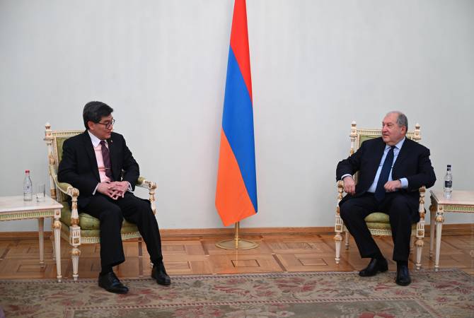 Tayland'ın yeni atanan Ermenistan Büyükelçisi, Cumhurbaşkanına itimatnamesini sundu