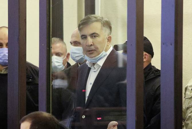 Суд над Саакашвили начался – экс-президент находится на скамье подсудимых
