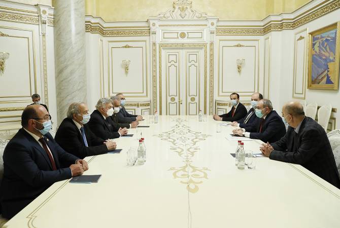 Nikol Pashinyan receives representatives of Central Board of the Ramkavar Azatakan Party