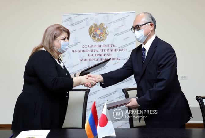 توقيع عقد المنحة لـمشروع تجديد روضة أطفال رقم 13 في مدينة إتشميادزين بمبلغ 90.181 من قبل 
السفارة اليابانية بأرمينيا