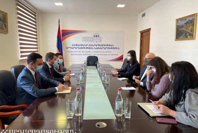 المؤسسة الدولية للديمقراطية والمساعدة الانتخابية تدعم وزارة العدل الأرمينية في عملية الإصلاحات