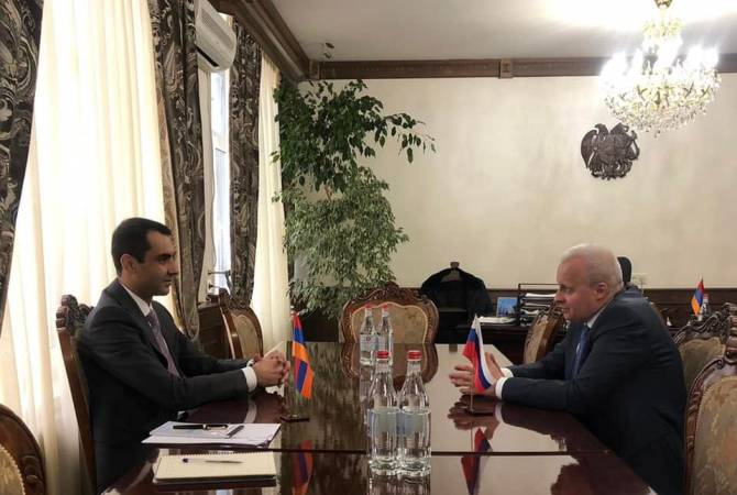 Le gouverneur de Gegharkunik et l'Ambassadeur de Russie discutent du développement socio-
économique de la region