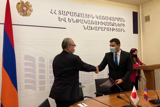 Grant Assistance for Grassroots Human Security Projects FY2021: Mkhitar Avetisyan and 
Japanese Ambassador sign contract