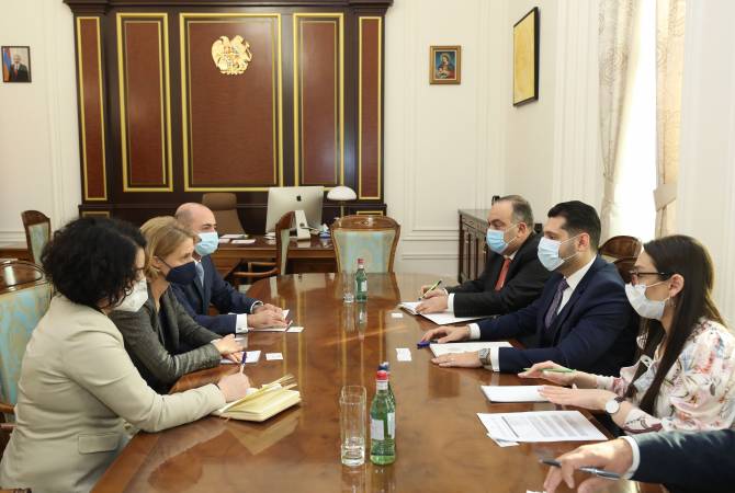 Вице-премьер Матевосян принял руководителя ереванского офиса Всемирного банка