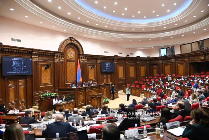 Парламент принял проект государственного бюджета Армении на 2022 год

