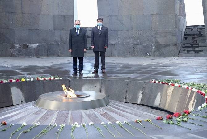 Armenian foreign ministry representatives pay tribute to memory of innocent victims of 
genocides