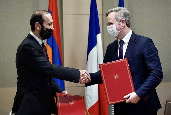 التوقيع على خارطة الطريق للتعاون الاقتصادي الأرميني الفرنسي 2021-2026 بواسطة وزيري خارجية 
البلدين