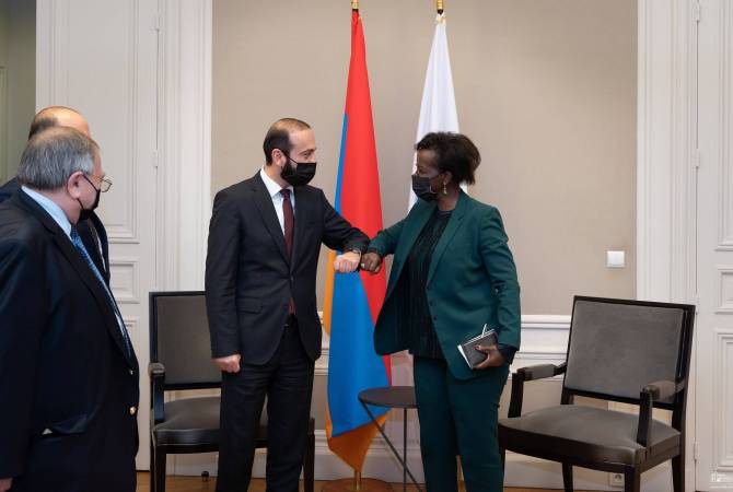 وزير خارجية أرمينيا آرارات ميرزويان يلتقي الأمينة العامة للمنظمة الدولية للفرانكفونية لويز موشيكيوا 
بباريس