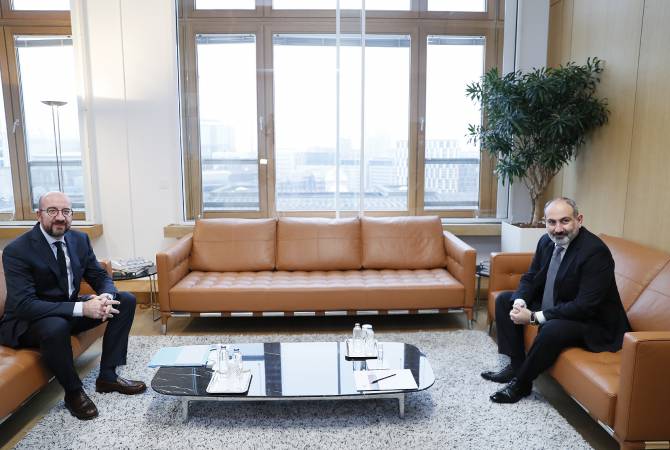 Entretien privé du Premier ministre arménien avec le Président du Conseil européen Charles 
Michel à Bruxelles