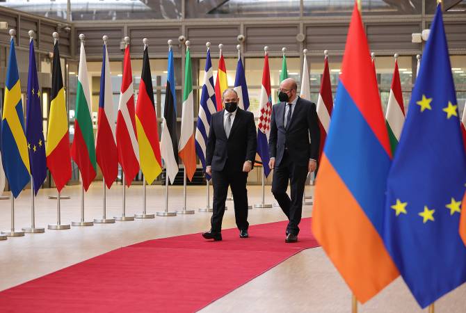 Восстановление коммуникаций между Арменией и Азербайджаном должно быть с 
уважением суверенитета этих стран: Шарль Мишель