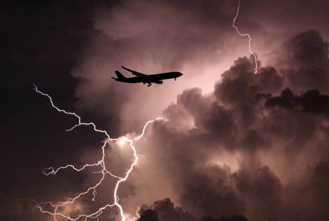 Рейс Брюссель-Ереван отложен: самолет из-за грозы вернулся в аэропорт Брюсселя