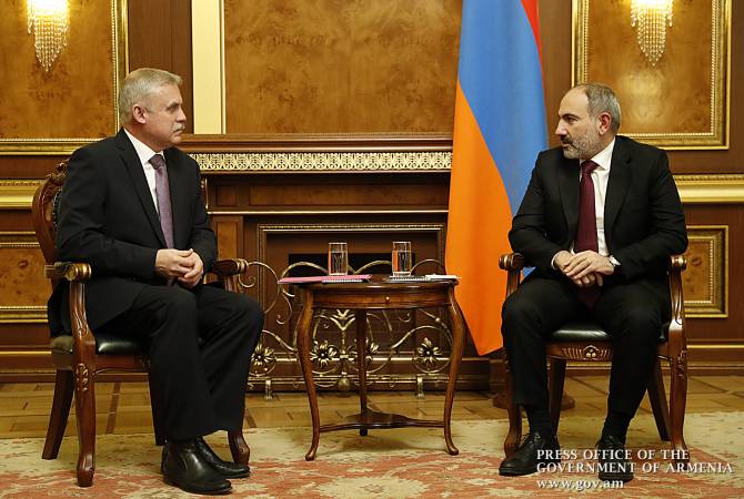 الأمين العام لمنظمة معاهدة الأمن الجماعي يبلغ رئيس الوزراء الأرميني نيكول باشينيان تفاصيل مهمة 
حفظ السلام في كازاخستان