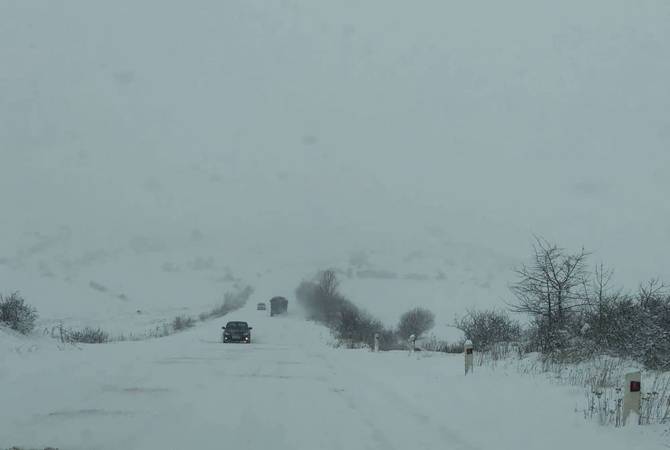 Из-за снегопада на территории Арцаха есть непроходимые дороги

 