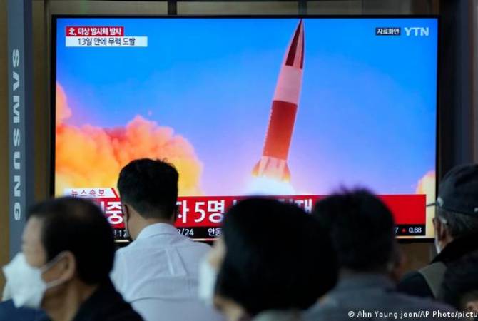 Япония подтвердила, что КНДР запустила две баллистические ракеты
