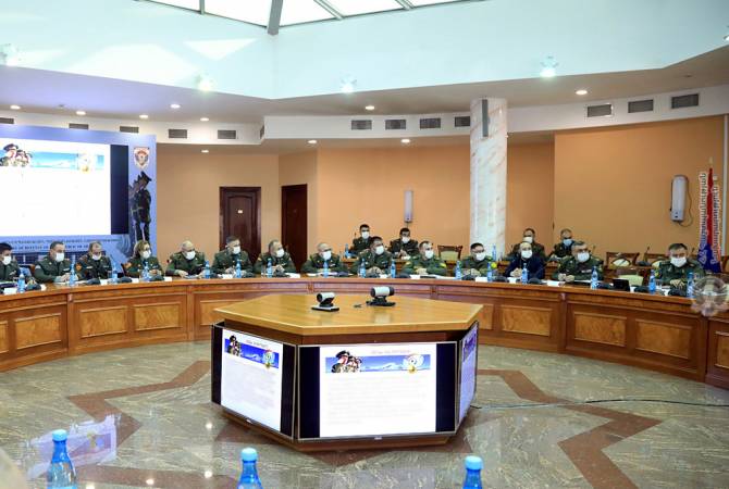
Le chef d'état-major général préside une consultation sur les moyens d'améliorer la discipline 
militaire

