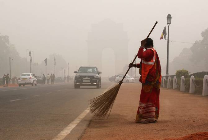 Уровень загрязнения воздуха в Нью-Дели в шесть раз превысил норму
