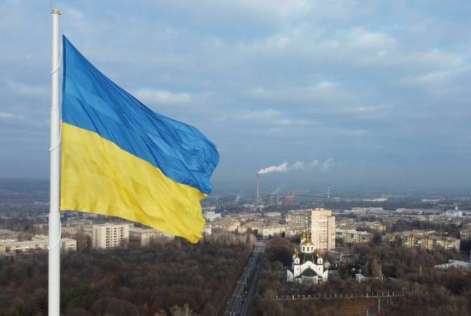 5 countries evacuate their diplomats from Ukraine amid rising tensions with Russia