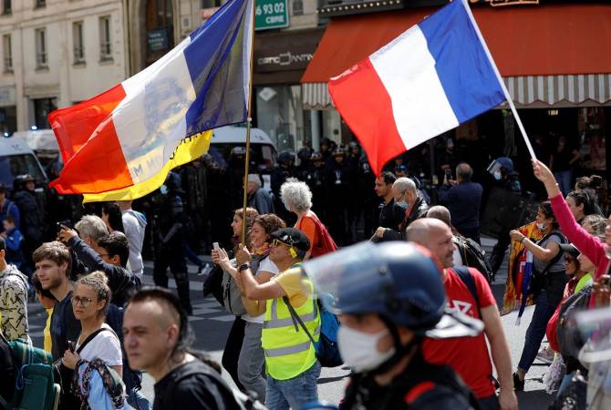Французы выйдут на митинги за повышение зарплат из-за роста инфляции
