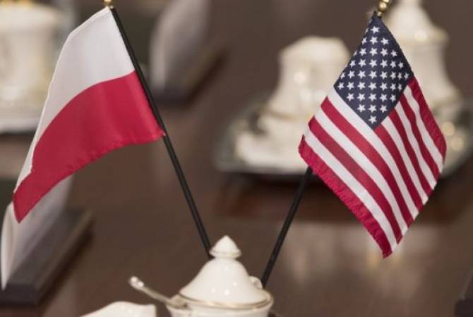 Министры обороны США и Польши по телефону обсудили ситуацию на границе России и 
Украины
