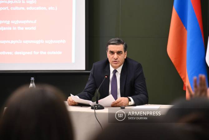 Tatoyan: “Azerbaycan okullarının ders kitaplarında Ermenilere karşı kin ve düşmanlık 
propagandası yapılmakta”