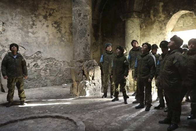 Rus barış güçleri Artsakh'taki Dadivank Manastırı'nı ziyaret etti