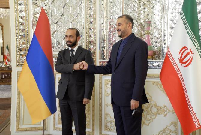 Армяно-иранские отношения выражены в нерушимом сотрудничестве: Арарат Мирзоян 
поздравил Хосейна Амира Абдоллахиана