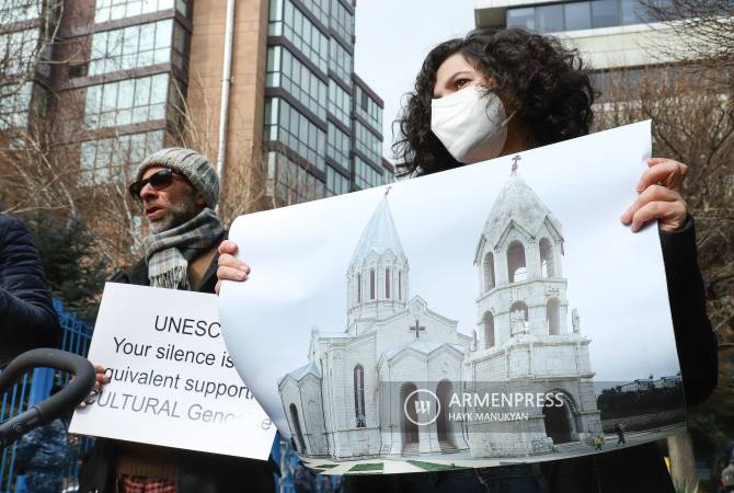 Перед офисом ООН в Ереване прошла акция протеста против уничтожения армянского 
наследия Арцаха

