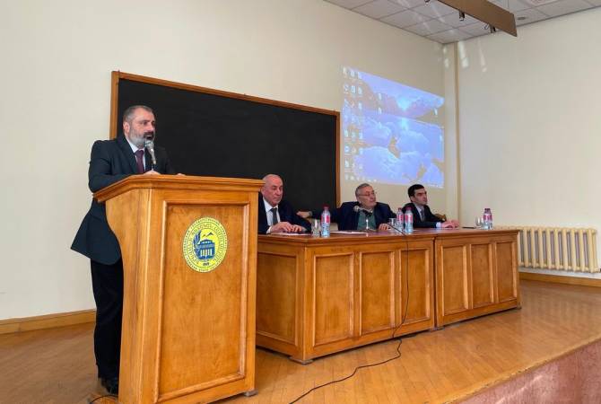  Давид Бабаян подчеркнул важность активизации научного взаимодействия между 
Арменией и Арцахом 