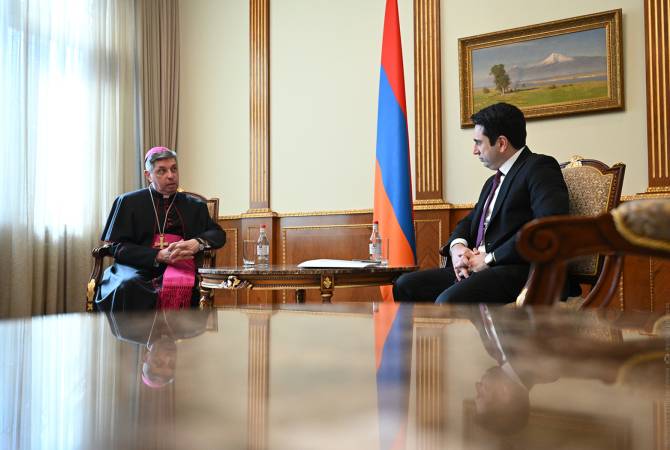القائم بأعمال رئيس جمهورية أرمينيا آلان سيمونيان يستقبل سفير الفاتيكان في أرمينيا خوسيه أ. بيتنكور