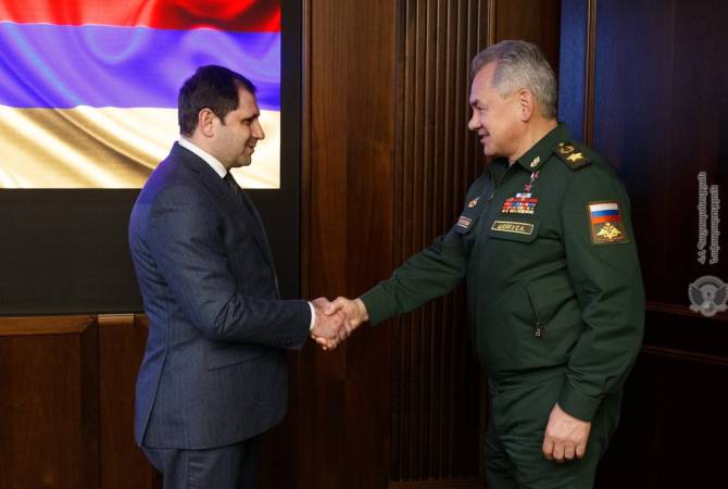 Armenian, Russian Defense Ministers refer to the modernization of Armenian Armed Forces and 
the process of reforms