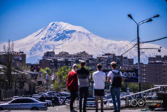 Около 100 армян из Украины подали заявления на проживание в Армении