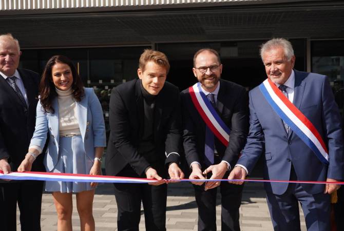 Ֆրանսիայի Մոնտինյի-լը-Բրետոնյո քաղաքում բացվել է Շառլ Ազնավուր արվեստների 
կենտրոնը

