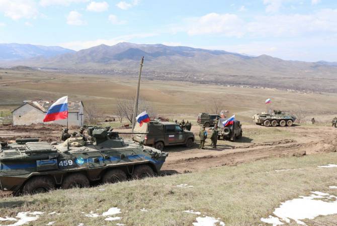 Penjaga perdamaian Rusia mengerahkan pasukan cadangan untuk menghentikan kemajuan Azeri di Parukh