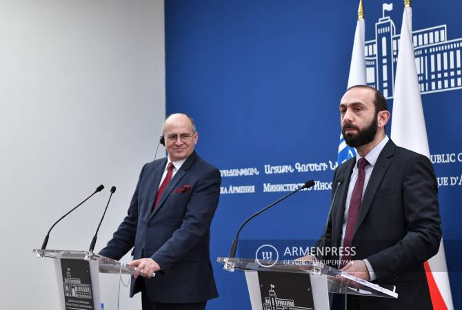 Armenian FM briefs OSCE Chairman-in-Office on situation in Nagorno Karabakh
