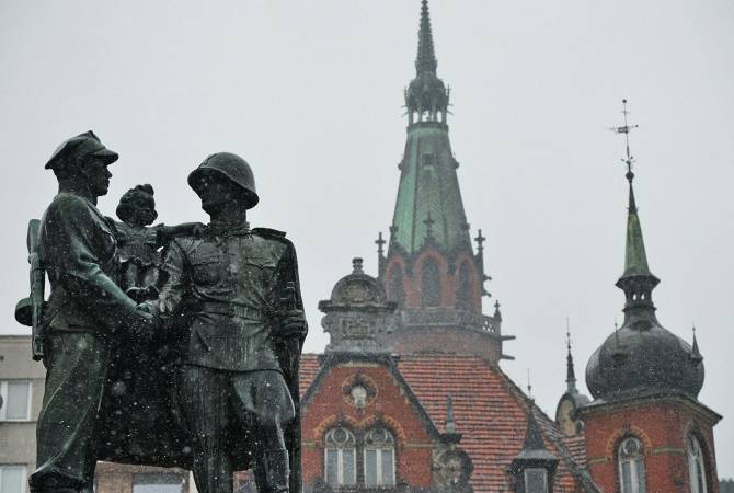  Польские власти планируют уничтожить 60 памятников советским солдатам


 