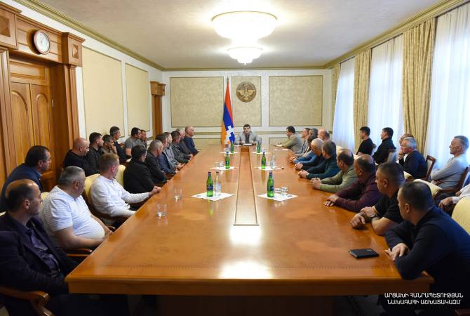President of Artsakh receives a group of volunteers