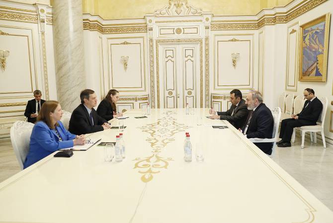 Премьер-министр Пашинян принял американского сопредседателя Минской группы ОБСЕ 
Эндрю Шефера