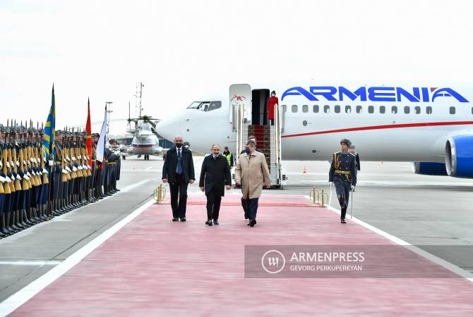 رئيس وزراء أرمينيا نيكول باشينيان يصل إلى روسيا في زيارة رسمية تستغرق يومين